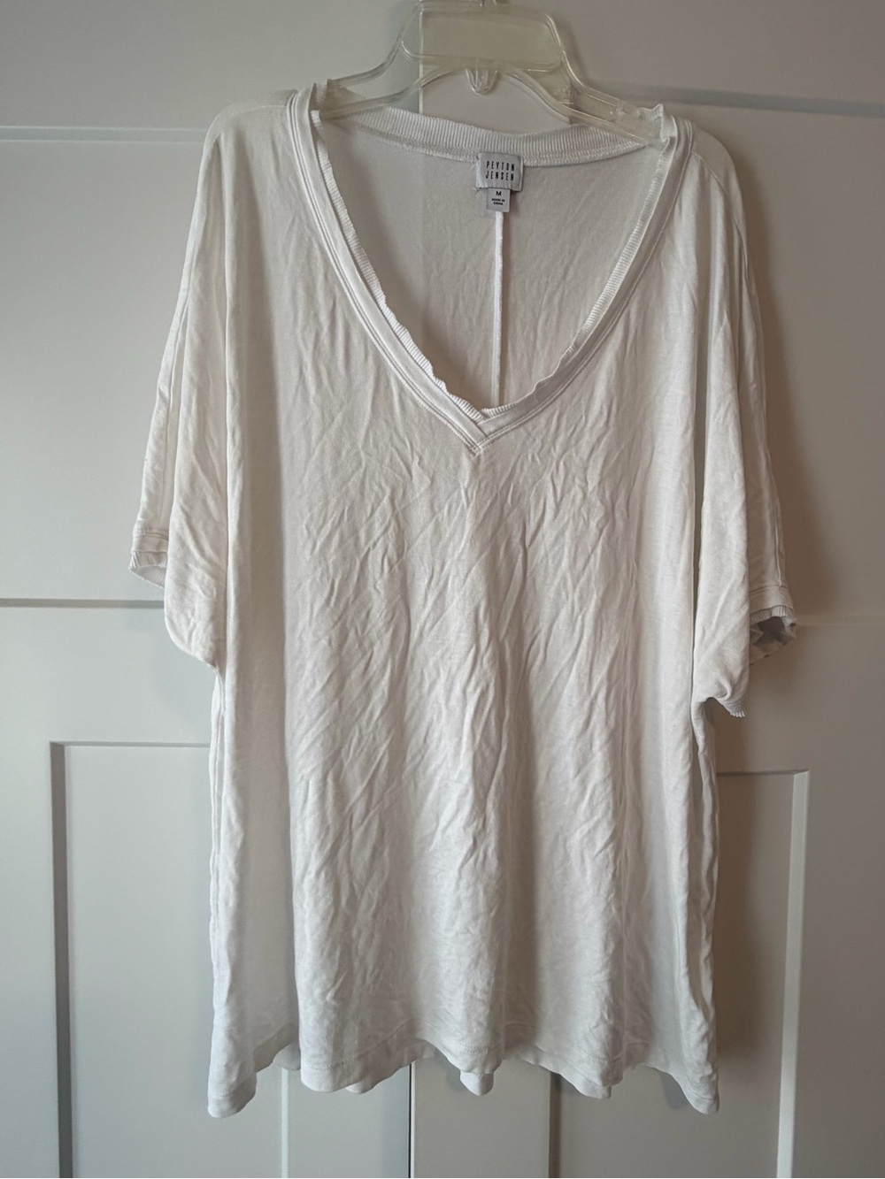 Peyton Jensen Women's White V-Neck Short Sleeve Tee